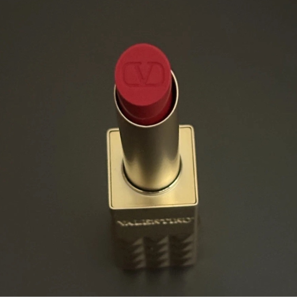 Spike Valentino Buttery Matte Refillable Lipstick 200A Red Fiesta: 2.3g/0.08 oz